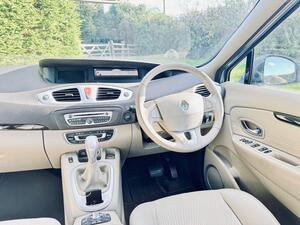 Renault Scenic 2.0 VVT Privilege TomTom CVT EURO 5 5dr