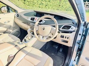 Renault Scenic 2.0 VVT Privilege TomTom CVT EURO 5 5dr