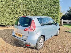 Renault Scenic 2.0 VVT Privilege TomTom CVT EURO 5 5dr