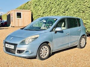 Renault Scenic 2.0 VVT Privilege TomTom CVT EURO 5 5dr