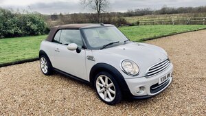 MINI Convertible 1.6 Cooper Highgate Convertible 2dr