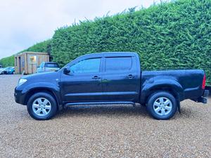 Toyota Hilux 3.0 D-4D Invincible Auto 4WD 4dr