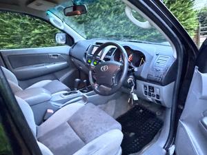 Toyota Hilux 3.0 D-4D Invincible Auto 4WD 4dr