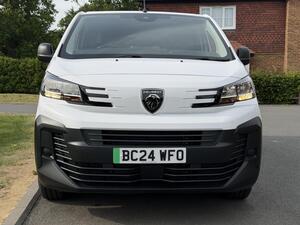Peugeot e-Expert 75kWh Professional Standard Panel VAN AUTO MWB 6dr (7.4kW Charger)