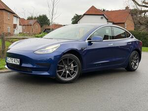 Tesla Model 3 Standard Range PLUS AUTO RWD 4dr