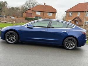 Tesla Model 3 Standard Range PLUS AUTO RWD 4dr