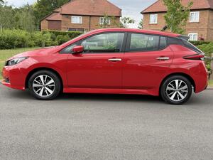 Nissan Leaf 40kWh Acenta AUTO 5dr