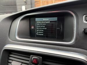 Volvo V40 2.0 D2 R-Design PRO EURO 6 (s/s) 5dr