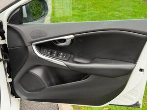 Volvo V40 2.0 D2 R-Design PRO EURO 6 (s/s) 5dr