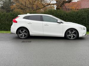 Volvo V40 2.0 D2 R-Design PRO EURO 6 (s/s) 5dr