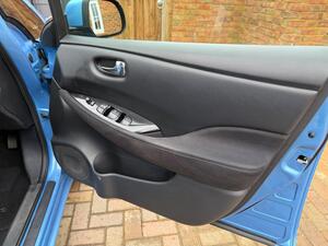 Nissan Leaf 24kWh Acenta AUTO 5dr