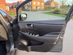 Nissan Leaf 40kWh Tekna AUTO 5dr