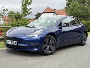 Tesla Model 3 LONG Range AUTO RWD 4dr
