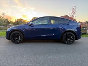 Tesla Model Y (Dual Motor) LONG Range AUTO 4WDE 5dr