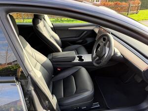 Tesla Model 3 Standard Range PLUS AUTO RWD 4dr
