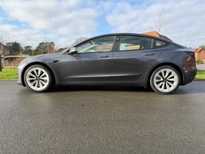 Tesla Model 3 Standard Range PLUS AUTO RWD 4dr