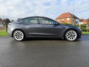 Tesla Model 3 Standard Range PLUS AUTO RWD 4dr