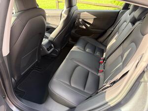 Tesla Model 3 Standard Range PLUS AUTO RWD 4dr