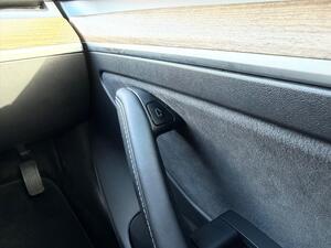 Tesla Model 3 Standard Range PLUS AUTO RWD 4dr