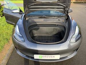 Tesla Model 3 Standard Range PLUS AUTO RWD 4dr