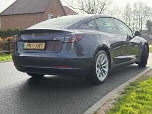 Tesla Model 3 Standard Range PLUS AUTO RWD 4dr