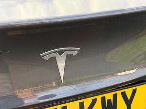 Tesla Model 3 Standard Range PLUS AUTO RWD 4dr