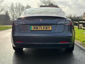 Tesla Model 3 Standard Range PLUS AUTO RWD 4dr