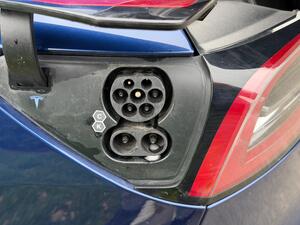 Tesla Model 3 (Dual Motor) LONG Range AUTO 4WDE 4dr