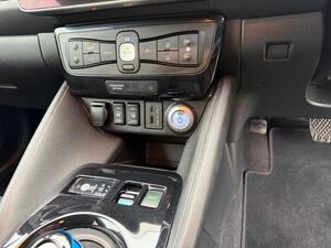 Nissan Leaf 39kWh N-Connecta AUTO 5dr