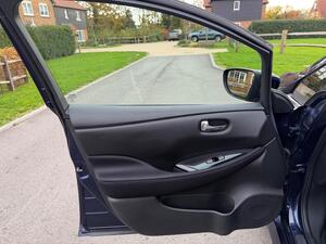 Nissan Leaf 39kWh N-Connecta AUTO 5dr