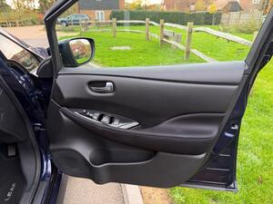 Nissan Leaf 39kWh N-Connecta AUTO 5dr