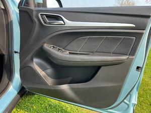 MG MG ZS 44.5kWh Exclusive Auto 5dr