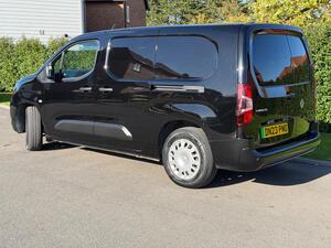 Vauxhall Combo Electric 2300 50kWh Sportive Panel VAN 6dr Electric AUTO L2 H1 (7.4kW Charger) (136 PS)