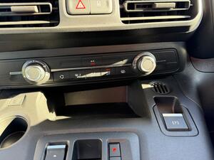 Vauxhall Combo Electric 2300 50kWh Sportive Panel VAN 6dr Electric AUTO L2 H1 (7.4kW Charger) (136 PS)