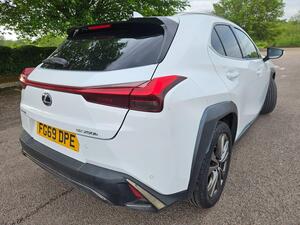 Lexus UX 2.0 250H F Sport E-CVT EURO 6 (s/s) 5dr