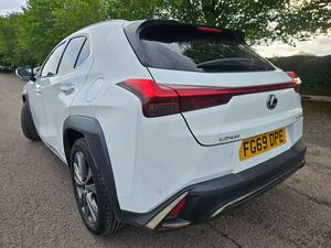 Lexus UX 2.0 250H F Sport E-CVT EURO 6 (s/s) 5dr