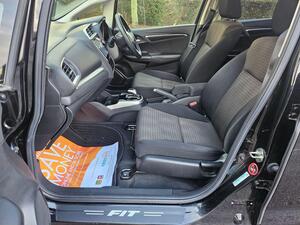 Honda Fit HYBRID AUTOMATIC- SE NAVIGATION