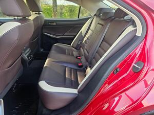 Lexus IS 2.5 300H Premier Saloon 4dr Petrol Hybrid E-CVT EURO 6 (s/s) (223 PS)