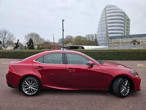Lexus IS 2.5 300H Premier Saloon 4dr Petrol Hybrid E-CVT EURO 6 (s/s) (223 PS)