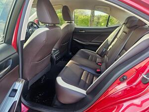 Lexus IS 2.5 300H Premier Saloon 4dr Petrol Hybrid E-CVT EURO 6 (s/s) (223 PS)