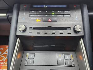 Lexus IS 2.5 300H Premier Saloon 4dr Petrol Hybrid E-CVT EURO 6 (s/s) (223 PS)