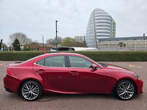 Lexus IS 2.5 300H Premier Saloon 4dr Petrol Hybrid E-CVT EURO 6 (s/s) (223 PS)