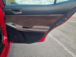 Lexus IS 2.5 300H Premier Saloon 4dr Petrol Hybrid E-CVT EURO 6 (s/s) (223 PS)