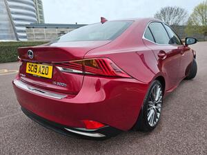 Lexus IS 2.5 300H Premier Saloon 4dr Petrol Hybrid E-CVT EURO 6 (s/s) (223 PS)