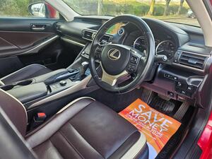 Lexus IS 2.5 300H Premier Saloon 4dr Petrol Hybrid E-CVT EURO 6 (s/s) (223 PS)