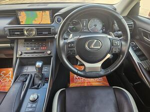 Lexus IS 2.5 300H Premier Saloon 4dr Petrol Hybrid E-CVT EURO 6 (s/s) (223 PS)
