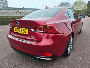Lexus IS 2.5 300H Premier Saloon 4dr Petrol Hybrid E-CVT EURO 6 (s/s) (223 PS)
