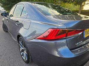 Lexus IS 2.5 300h F Sport E-CVT Euro 6 (s/s) 4dr