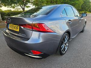 Lexus IS 2.5 300h F Sport E-CVT Euro 6 (s/s) 4dr