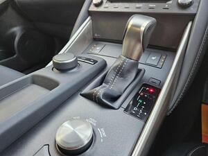 Lexus IS 2.5 300h F Sport E-CVT Euro 6 (s/s) 4dr